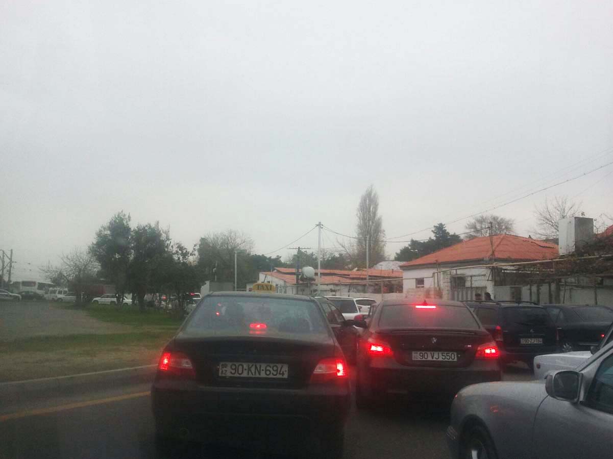 Дороги на въезде в Нардаран перекрыты местными жителями