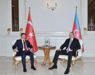 Состоялась встреча один на один Президента Азербайджана и премьера Турции (ФОТО)