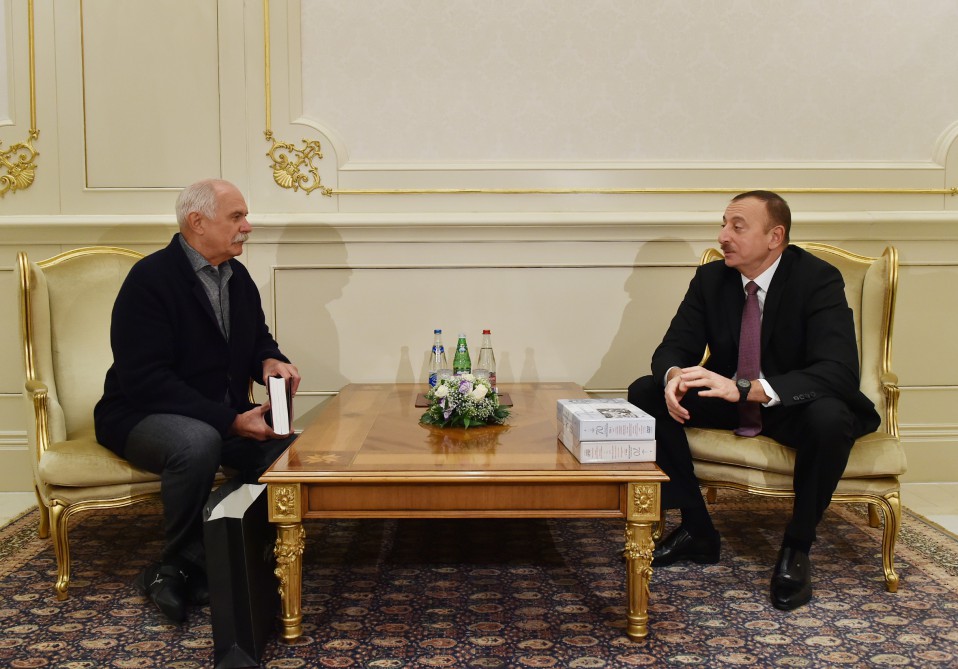 Президент Азербайджана Ильхам Алиев принял председателя Союза кинематографистов России