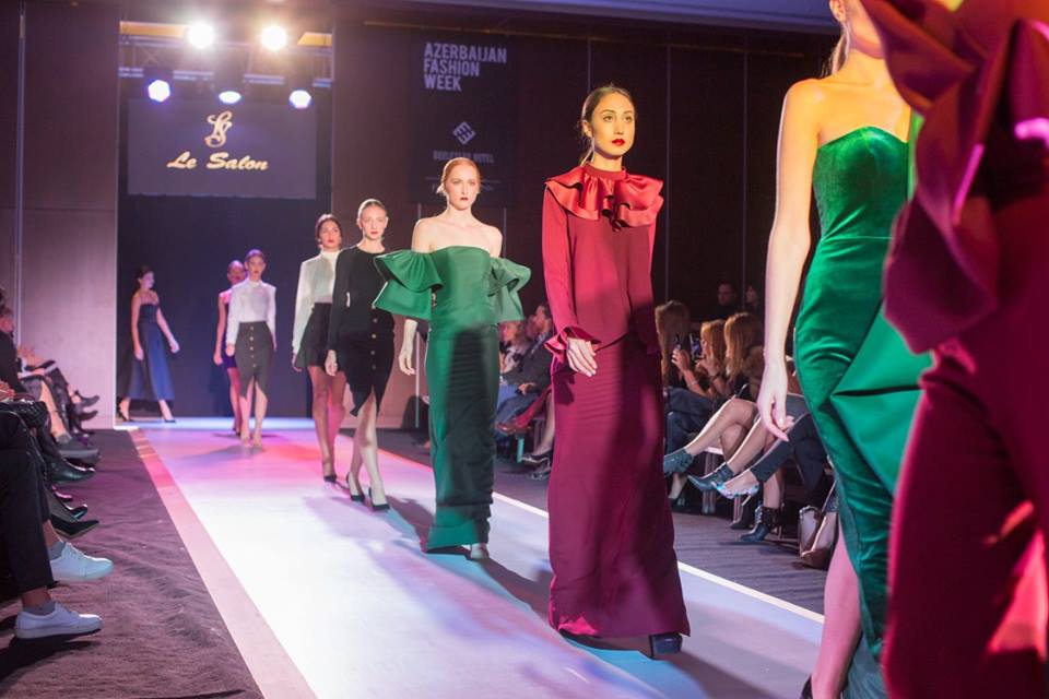 Вечерние платья в дефиле "Azerbaijan Fashion Week-2015" (ФОТО)