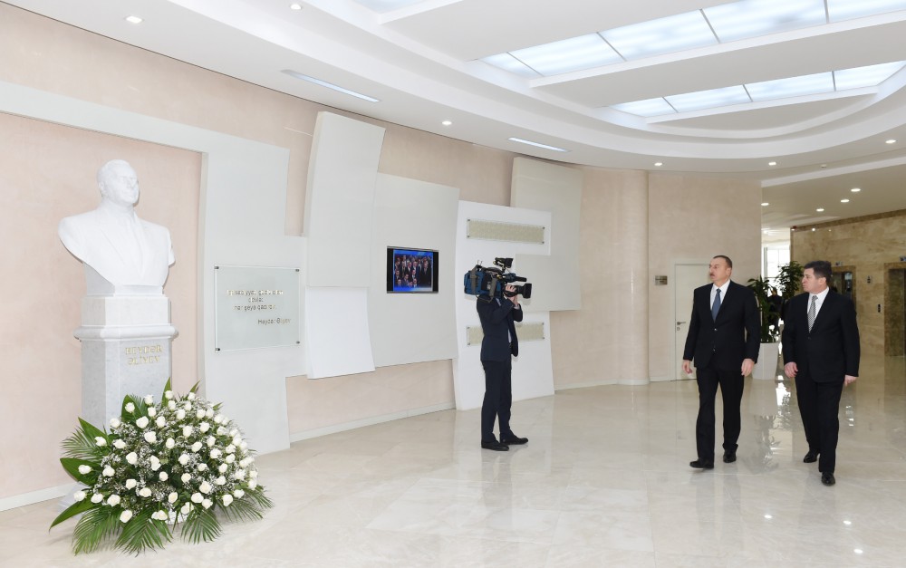 Президент Азербайджана принял участие в открытии Центра Госкомитета по вопросам имущества  (ФОТО)
