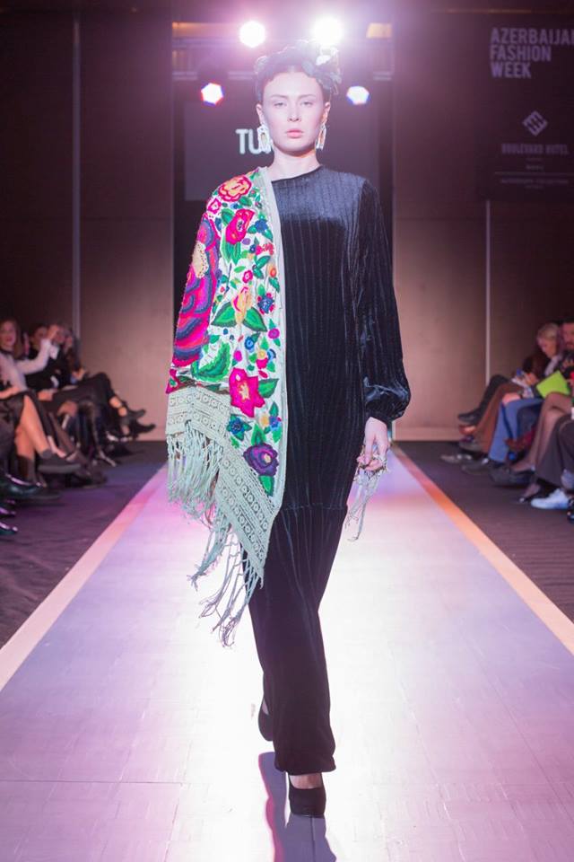 Авторская неординарность в дефиле "Azerbaijan Fashion Week-2015" (ФОТО)