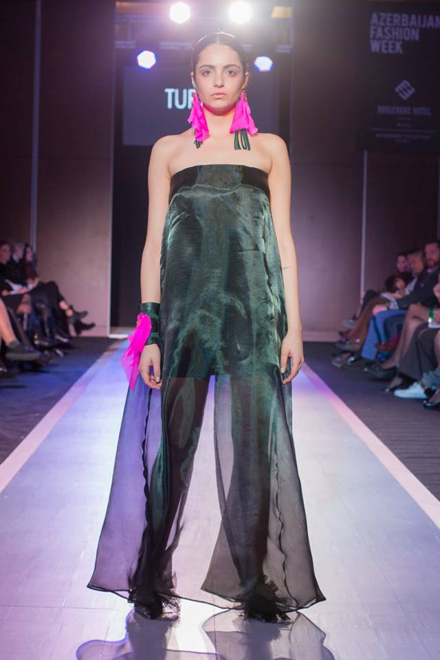 Авторская неординарность в дефиле "Azerbaijan Fashion Week-2015" (ФОТО)