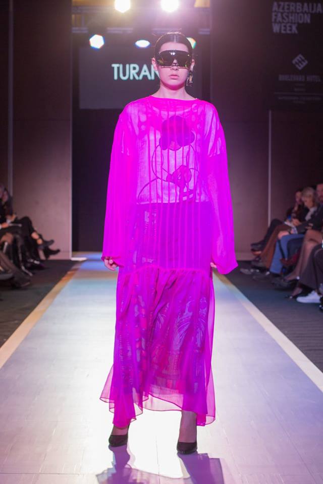 Авторская неординарность в дефиле "Azerbaijan Fashion Week-2015" (ФОТО)
