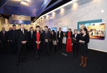 Президент Азербайджана посетил Выставочный центр компании Huawei в Пекине (ФОТО)