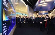 Президент Азербайджана посетил Выставочный центр компании Huawei в Пекине (ФОТО)