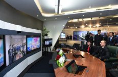 Президент Азербайджана посетил Выставочный центр компании Huawei в Пекине (ФОТО)