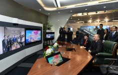 Президент Азербайджана посетил Выставочный центр компании Huawei в Пекине (ФОТО)