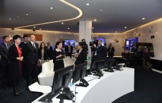 Президент Азербайджана посетил Выставочный центр компании Huawei в Пекине (ФОТО)
