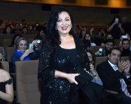 Тюркан Шорай вместе с дочерью вызвали небывалый ажиотаж в Баку (ФОТО)