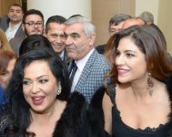 Тюркан Шорай вместе с дочерью вызвали небывалый ажиотаж в Баку (ФОТО)