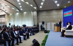 Президент Ильхам Алиев: Географическое положение Азербайджана превращает страну в центр транзита товаров между Европой и Азией
