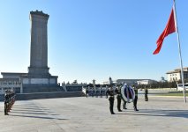 President Aliyev visits Monument to People’s Heroes in Beijing