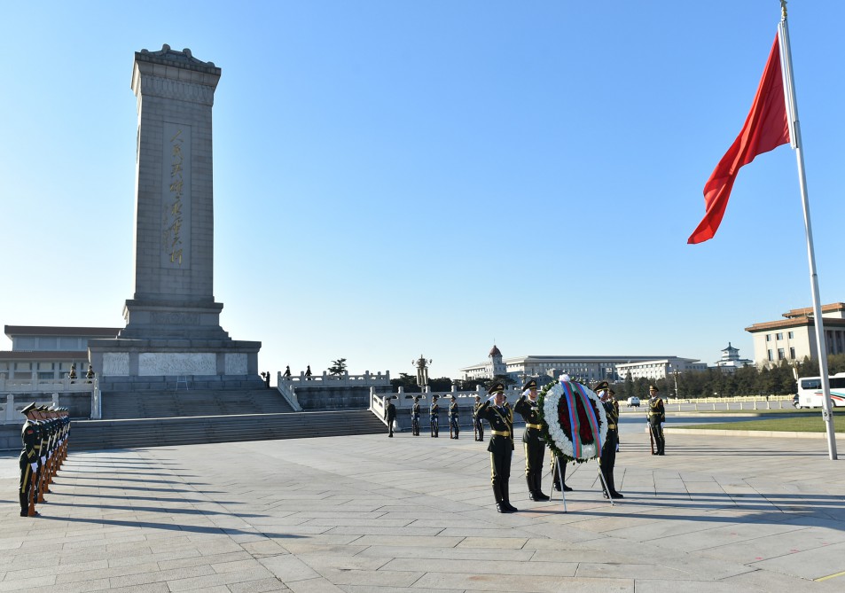 President Aliyev visits Monument to People’s Heroes in Beijing