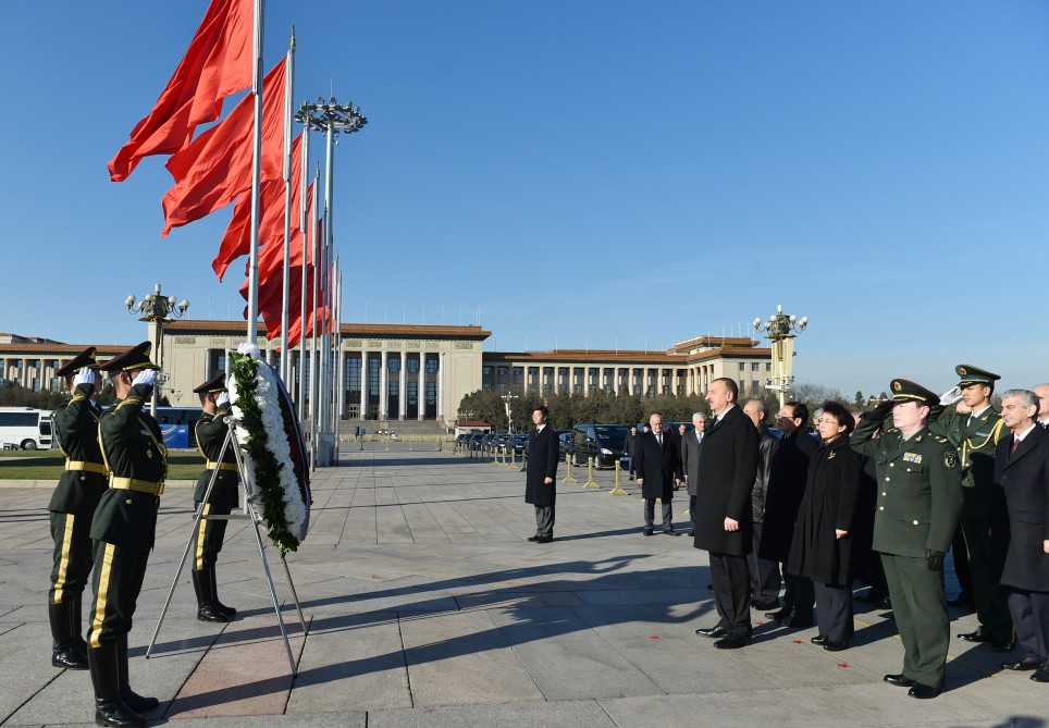 President Aliyev visits Monument to People’s Heroes in Beijing