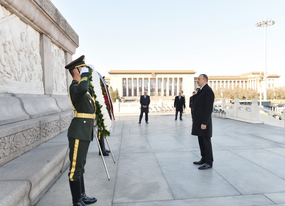 President Aliyev visits Monument to People’s Heroes in Beijing