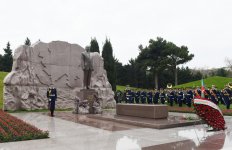 Президент Азербайджана Ильхам Алиев посетил могилу общенационального лидера Гейдара Алиева