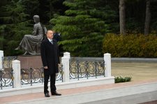 Президент Азербайджана Ильхам Алиев посетил могилу общенационального лидера Гейдара Алиева