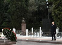 Президент Азербайджана Ильхам Алиев посетил могилу общенационального лидера Гейдара Алиева