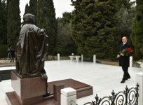 Президент Азербайджана Ильхам Алиев посетил могилу общенационального лидера Гейдара Алиева