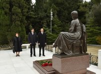 Президент Азербайджана Ильхам Алиев посетил могилу общенационального лидера Гейдара Алиева