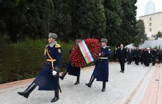 Президент Азербайджана Ильхам Алиев посетил могилу общенационального лидера Гейдара Алиева