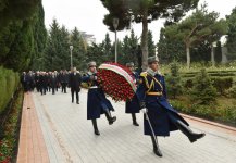 Президент Азербайджана Ильхам Алиев посетил могилу общенационального лидера Гейдара Алиева
