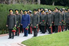 Общественность Азербайджана посещает Аллею почетного захоронения в двенадцатую годовщину кончины Общенационального лидера Гейдара Алиева (ФОТО-ВИДЕО)