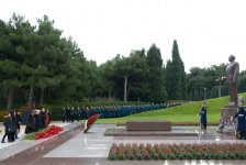 Общественность Азербайджана посещает Аллею почетного захоронения в двенадцатую годовщину кончины Общенационального лидера Гейдара Алиева (ФОТО-ВИДЕО)