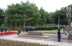 Общественность Азербайджана посещает Аллею почетного захоронения в двенадцатую годовщину кончины Общенационального лидера Гейдара Алиева (ФОТО-ВИДЕО)