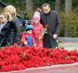 Общественность Азербайджана посещает Аллею почетного захоронения в двенадцатую годовщину кончины Общенационального лидера Гейдара Алиева (ФОТО-ВИДЕО)