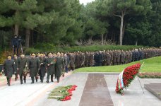 Общественность Азербайджана посещает Аллею почетного захоронения в двенадцатую годовщину кончины Общенационального лидера Гейдара Алиева (ФОТО-ВИДЕО)