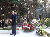 В Баку почтили память Рашида Бейбутова (ФОТО)