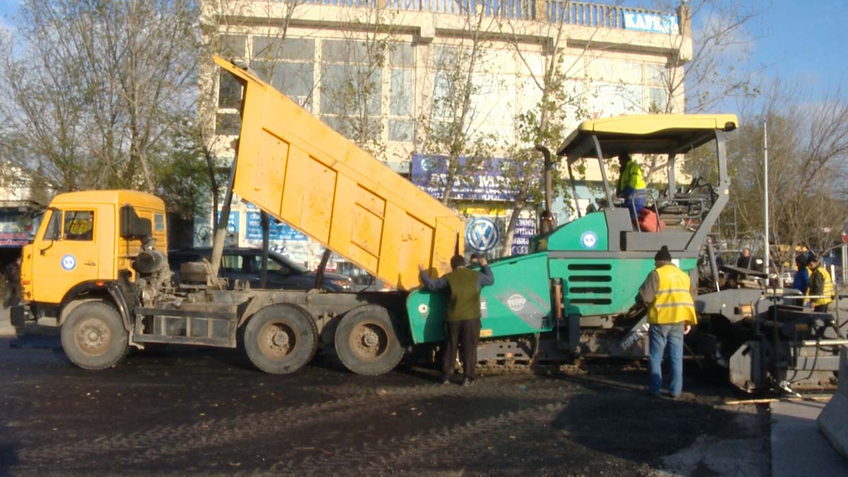 В Баку завершают ремонт крупной улицы