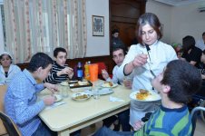 Азербайджанские звезды провели новогоднюю акцию "Ваша улыбка - наша радость" (ФОТО)