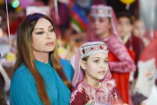 Президент Фонда Гейдара Алиева Мехрибан Алиева приняла участие в традиционном празднестве для детей (ФОТО)