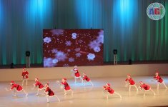 Новогоднее танцевальное поздравление в Баку (ФОТО)