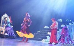 Новогоднее шоу с героями, конкурсами и дискотекой в Buta Palace (ФОТО)
