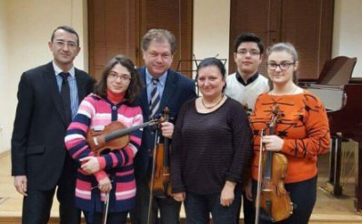 Известный турецкий музыкант провел в Баку мастер-класс