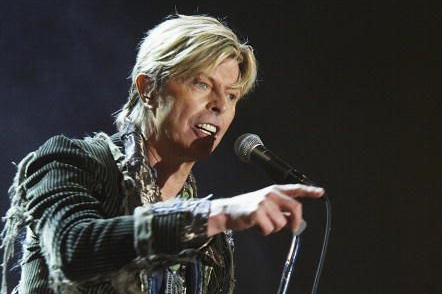 Дэвид Боуи назван величайшим эстрадным артистом XX века