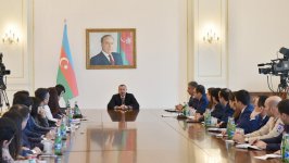 Президент Азербайджана Ильхам Алиев встретился с группой молодежи страны (ФОТО)
