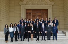 Президент Азербайджана Ильхам Алиев встретился с группой молодежи страны (ФОТО)