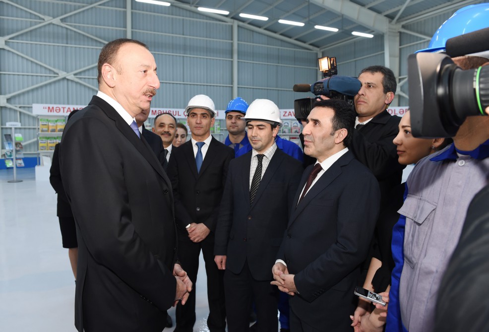 Президент Азербайджана принял участие  в открытии гипсового завода "Yeni Ağdağ" (ФОТО)