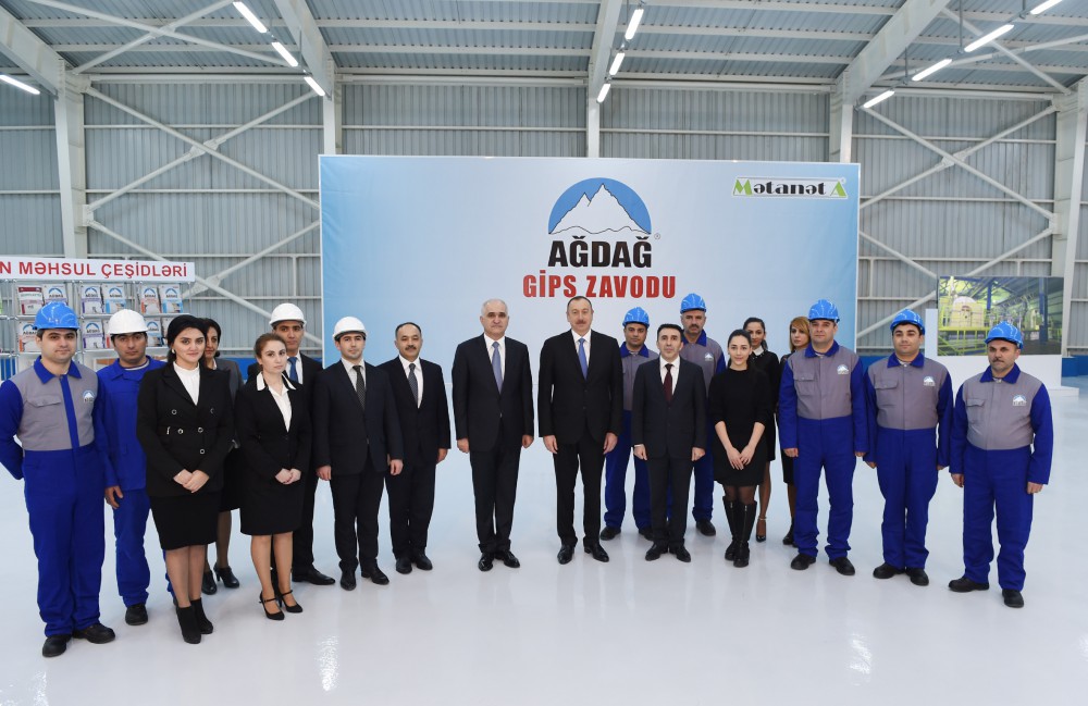 Президент Азербайджана принял участие  в открытии гипсового завода "Yeni Ağdağ" (ФОТО)