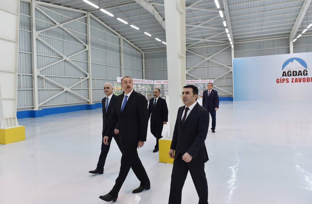 Президент Азербайджана принял участие  в открытии гипсового завода "Yeni Ağdağ" (ФОТО)
