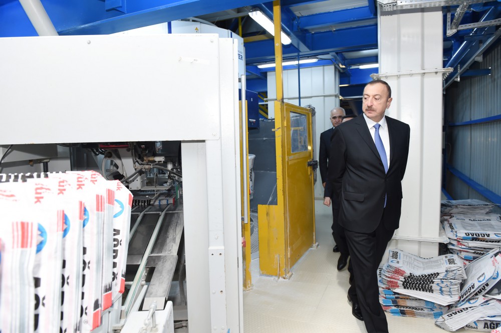 Президент Азербайджана принял участие  в открытии гипсового завода "Yeni Ağdağ" (ФОТО)