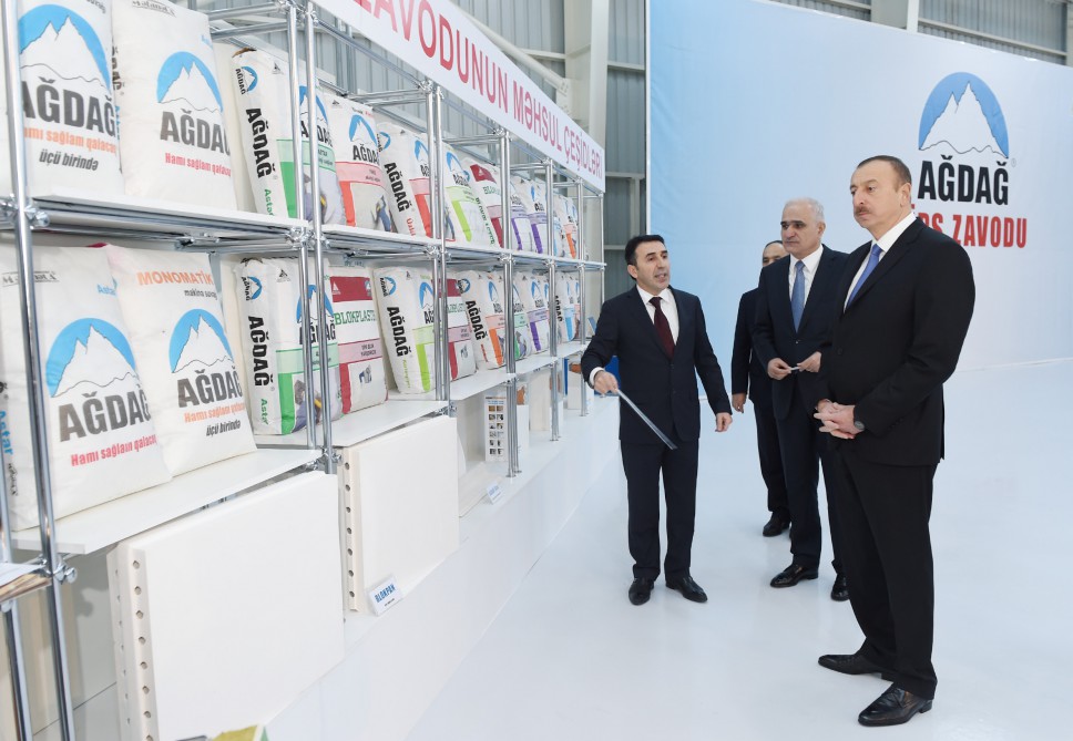 Президент Азербайджана принял участие  в открытии гипсового завода "Yeni Ağdağ" (ФОТО)