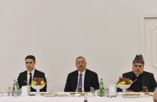 President Ilham Aliyev visits grave of academician Jalal Aliyev (PHOTO)