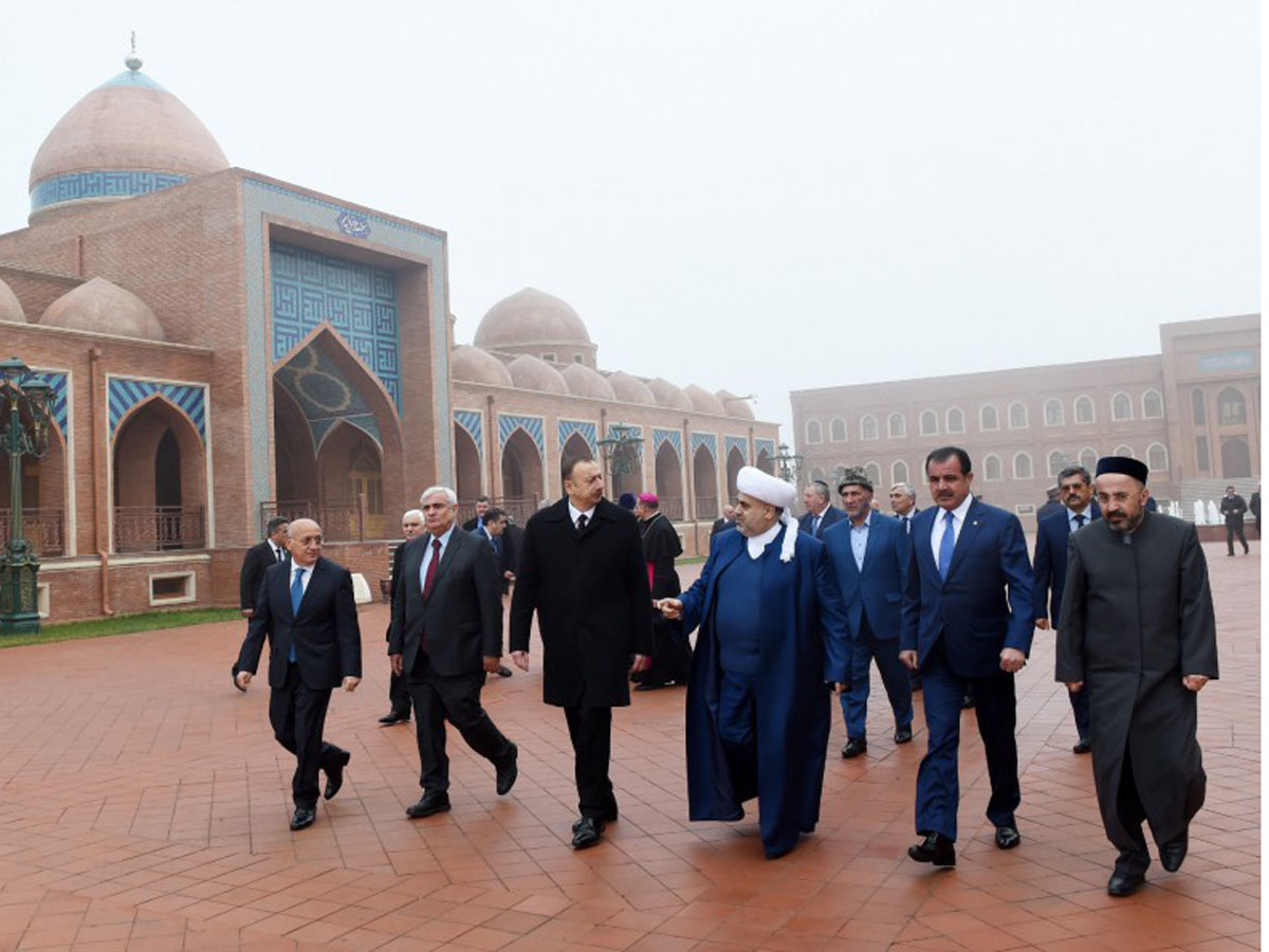 President Aliyev visits Imamzade religious complex in Ganja