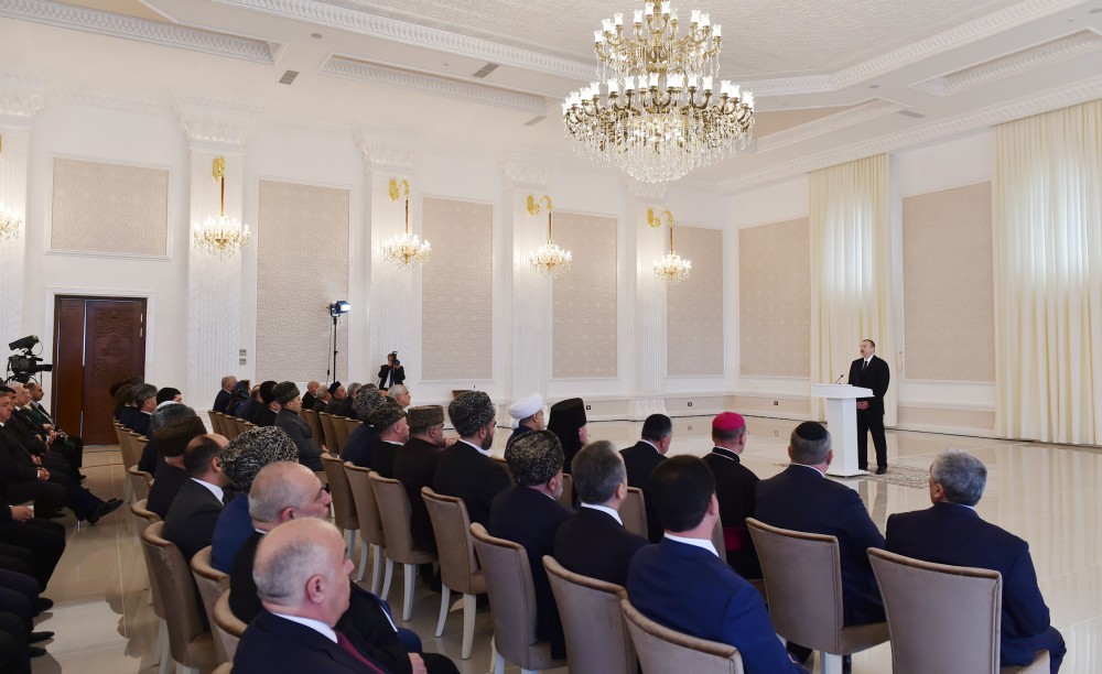 President Aliyev visits Imamzade religious complex in Ganja